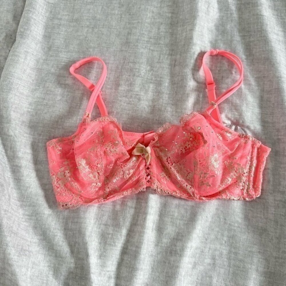 Victoria’s Secret Bra Women’s 32D Pink Lace Gold Foil Sequin